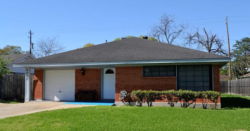 Does homeowners insurance cover water damage from gutters?
